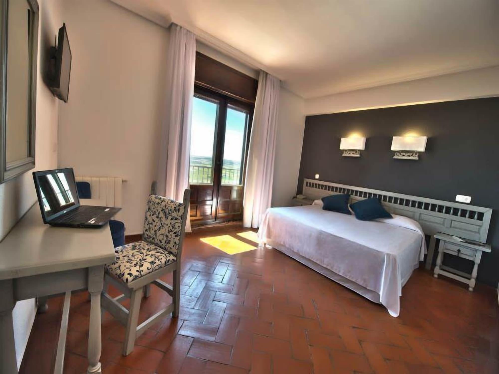 Hospedium Hotel Juan II Toro Kültér fotó