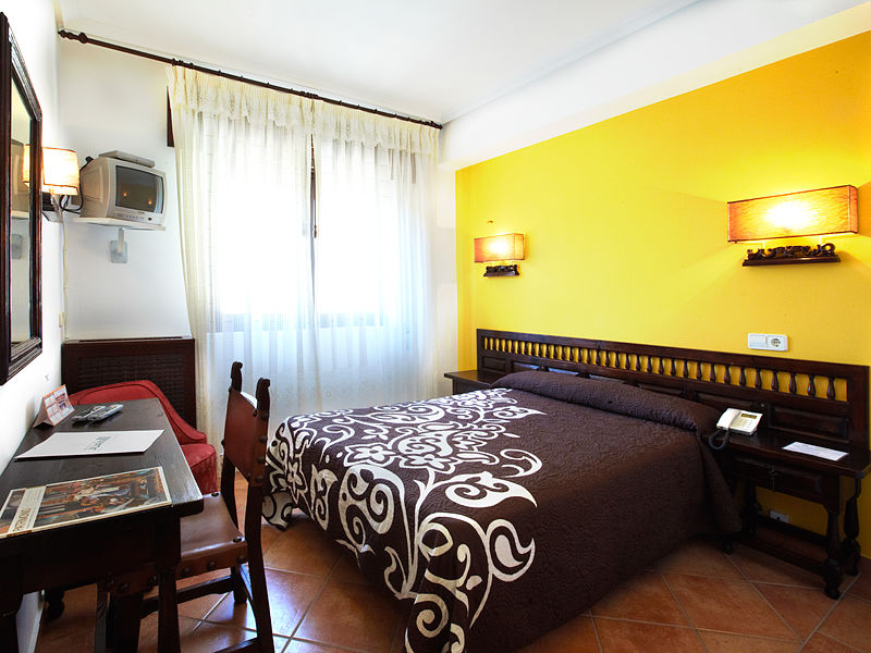 Hospedium Hotel Juan II Toro Kültér fotó