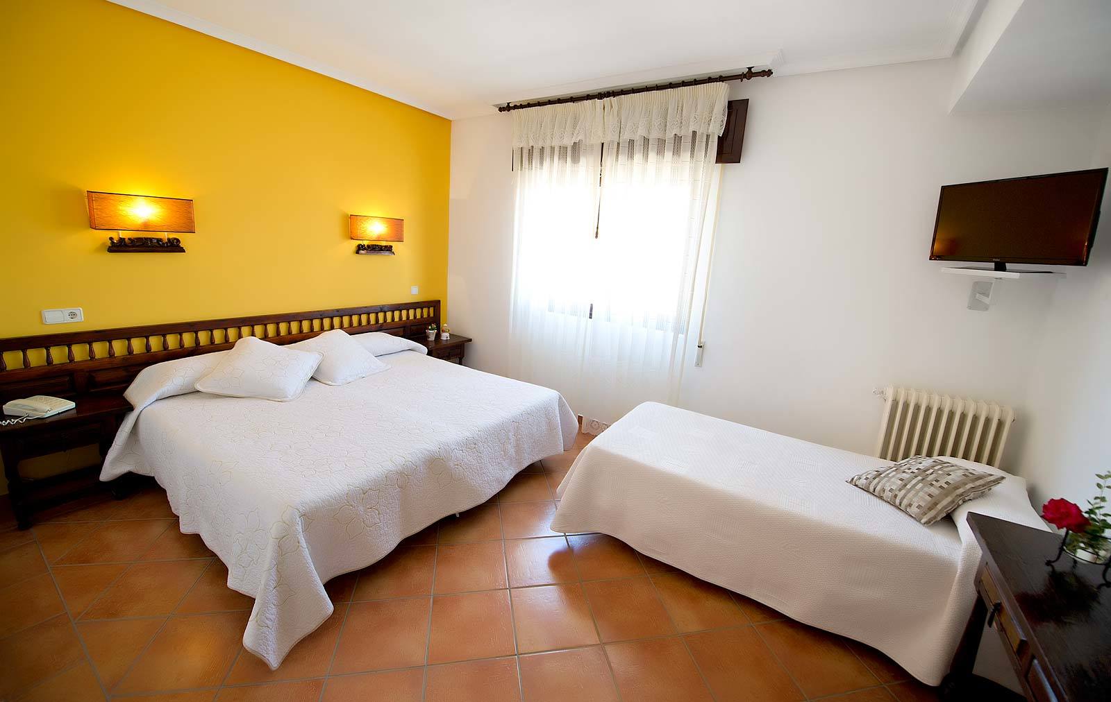 Hospedium Hotel Juan II Toro Kültér fotó